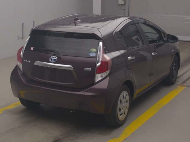 TOYOTA AQUA 2016