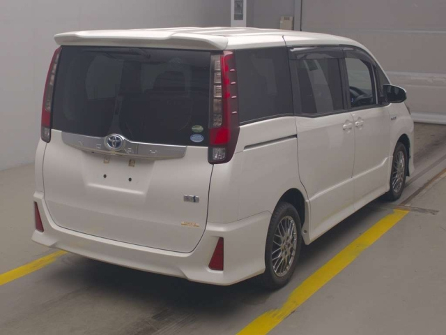 TOYOTA NOAH 2016