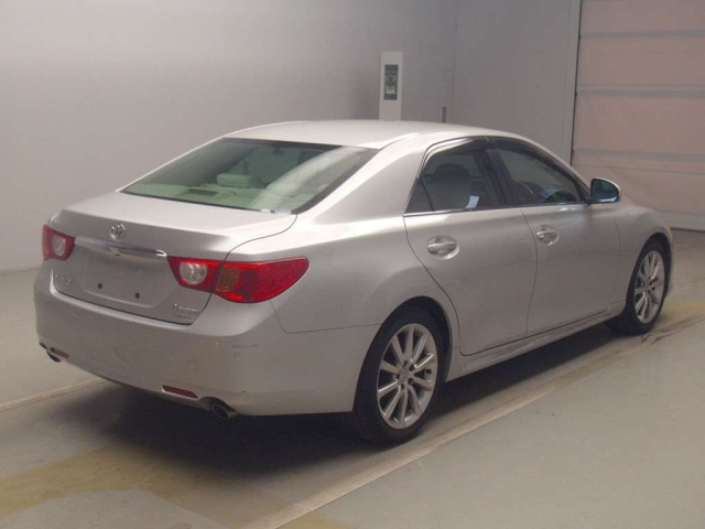 TOYOTA MARK X 2011