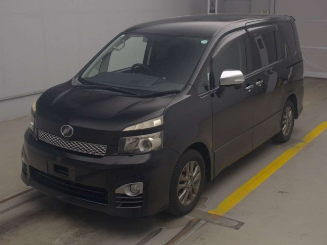 TOYOTA VOXY 2011