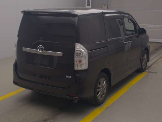 TOYOTA VOXY 2011