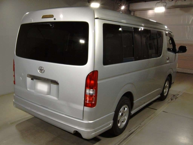TOYOTA HIACE 2010