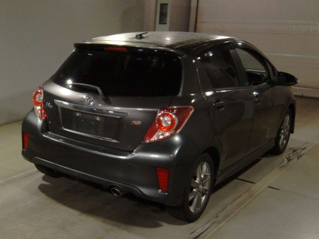 TOYOTA VITZ 2011