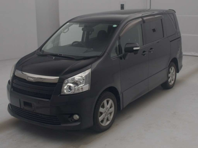 TOYOTA NOAH 2009