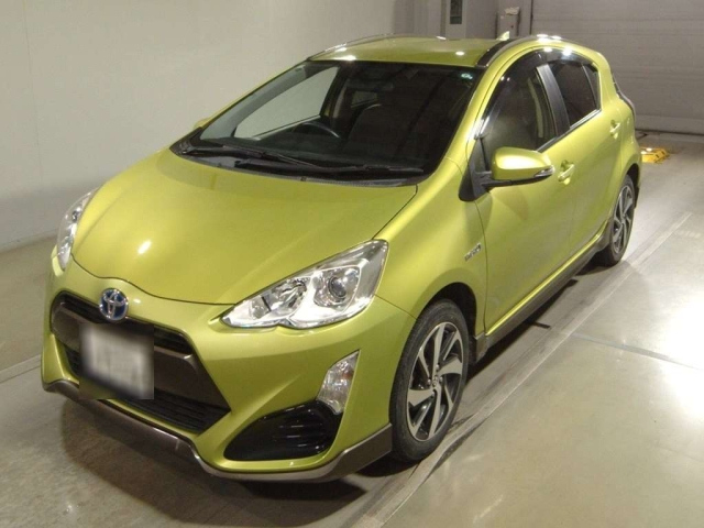 TOYOTA AQUA 2015