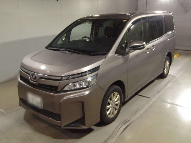 TOYOTA VOXY 2018
