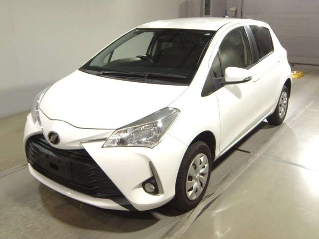 TOYOTA VITZ 2018