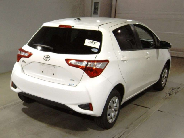TOYOTA VITZ 2018