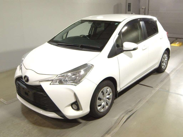 TOYOTA VITZ 2018