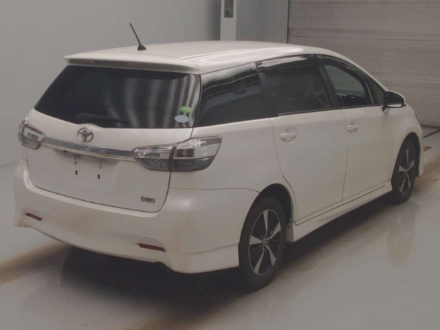 TOYOTA WISH 2013