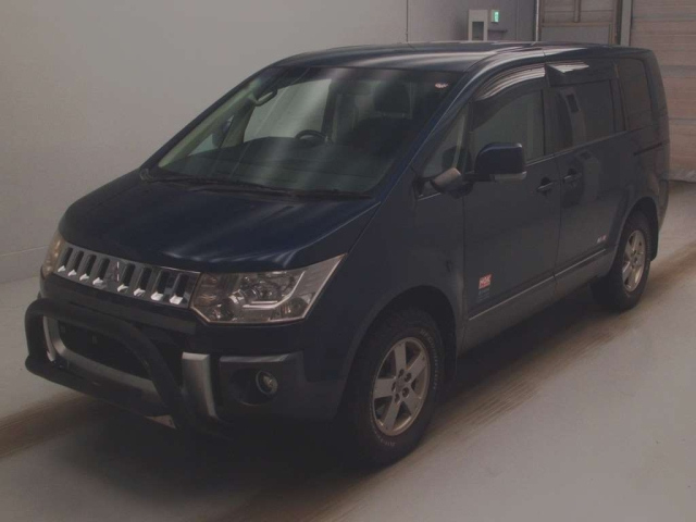 MITSUBISHI DELICA D5 2010