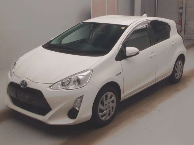 TOYOTA AQUA 2015