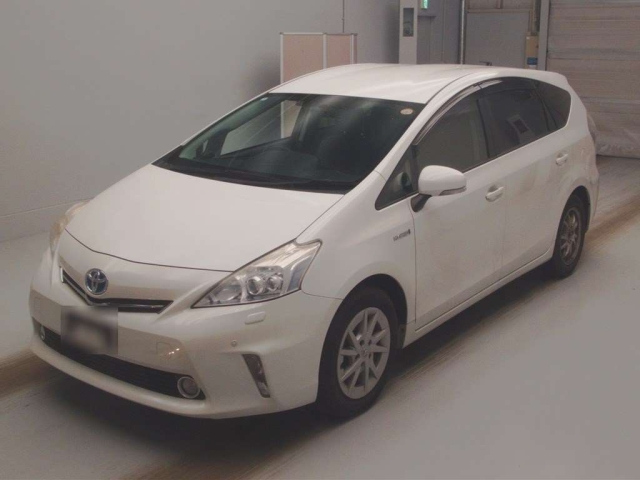 TOYOTA PRIUS ALPHA 2013