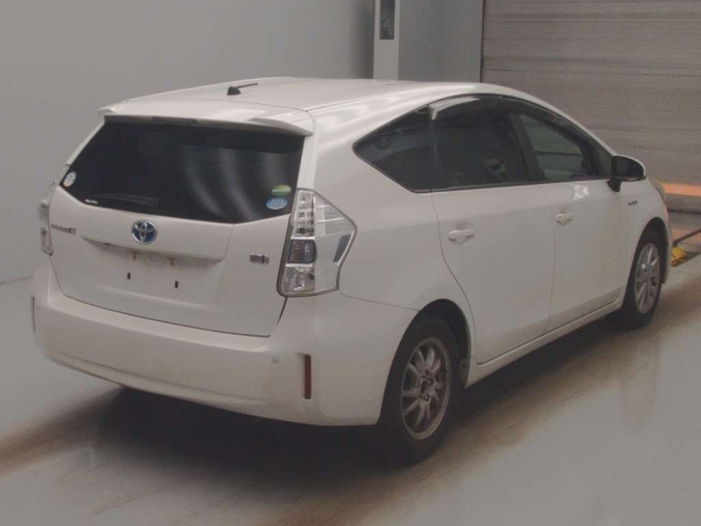 TOYOTA PRIUS ALPHA 2013