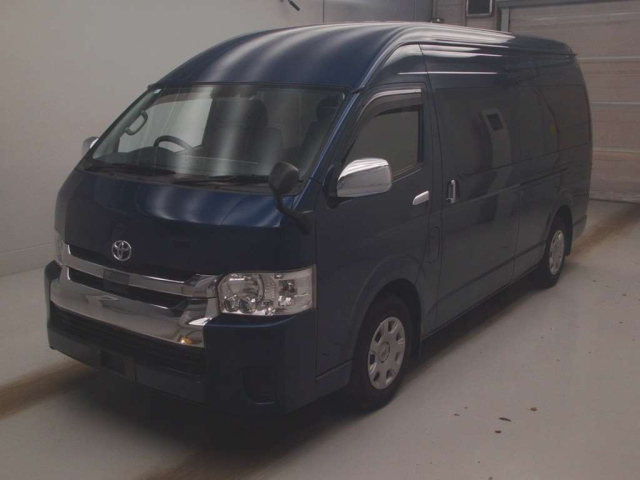 TOYOTA HIACE 2020