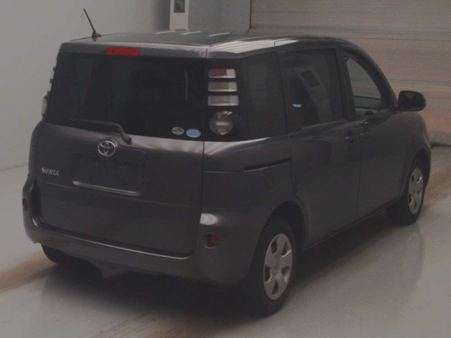 TOYOTA SIENTA 2010