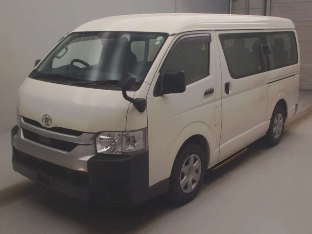 TOYOTA HIACE 2020