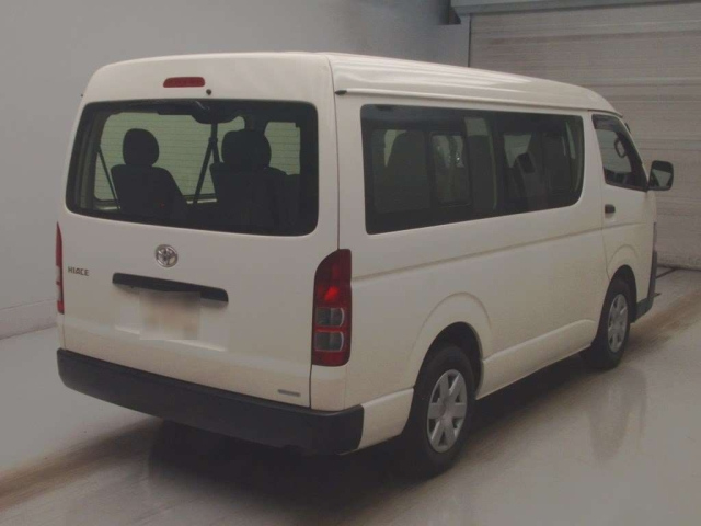 TOYOTA HIACE 2020
