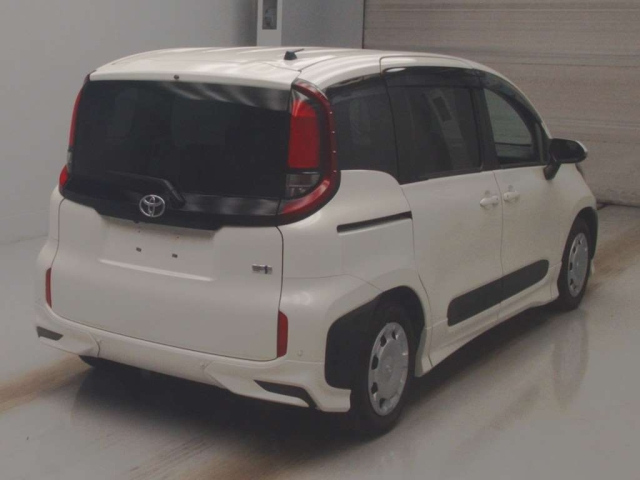 TOYOTA SIENTA 2022