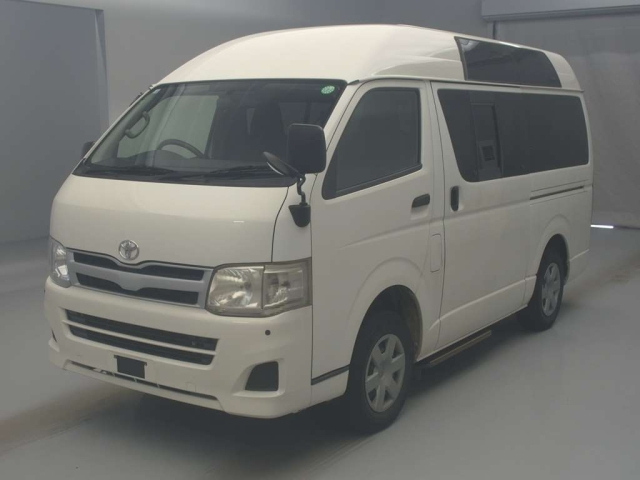 TOYOTA HIACE VAN 2011