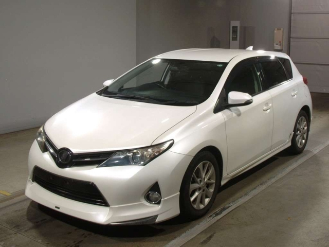 TOYOTA AURIS 2012