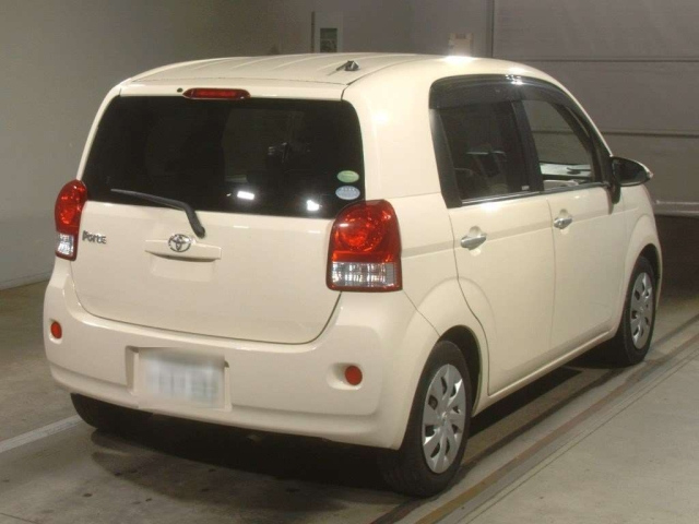 TOYOTA PORTE 2013