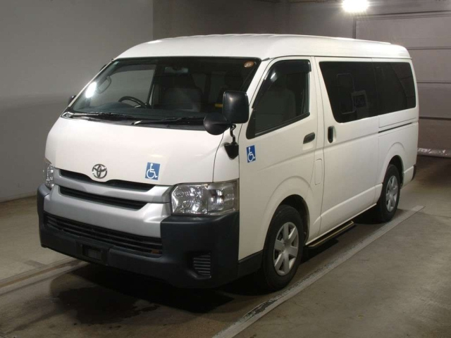 TOYOTA HIACE 2015