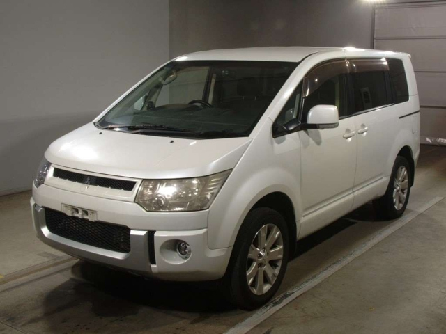 MITSUBISHI DELICA D5 2013
