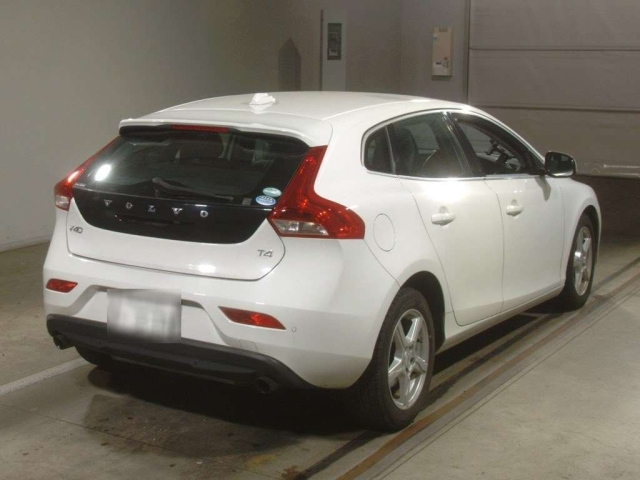 VOLVO V40 2015