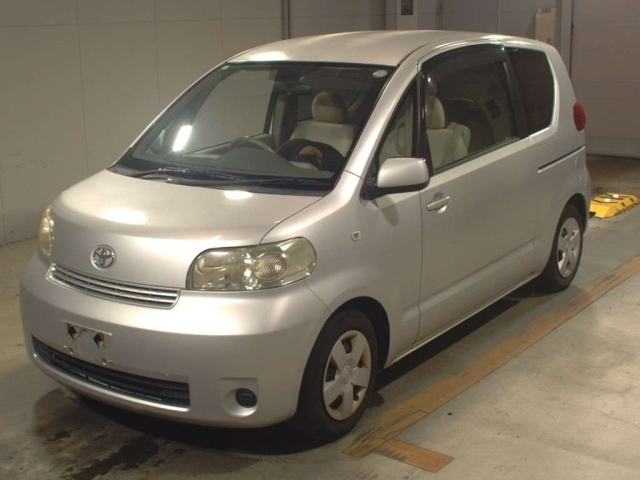 TOYOTA PORTE 2010