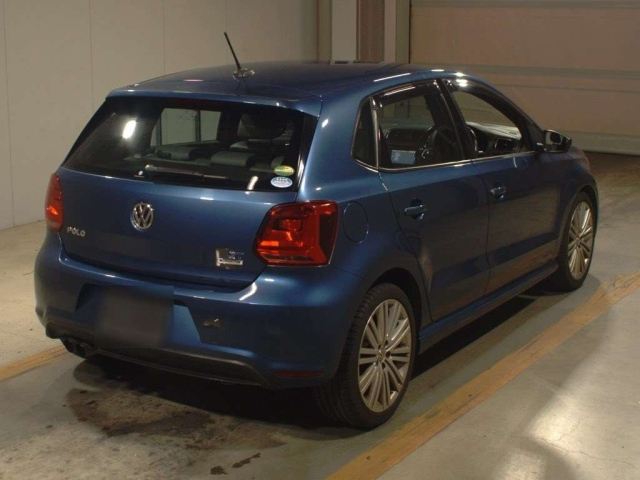 VOLKSWAGEN POLO 2015