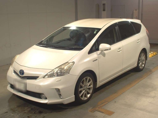 TOYOTA PRIUS ALPHA 2011