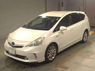 TOYOTA PRIUS ALPHA 2011