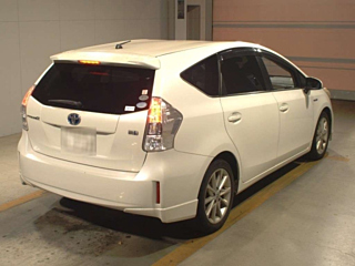 TOYOTA PRIUS ALPHA 2011