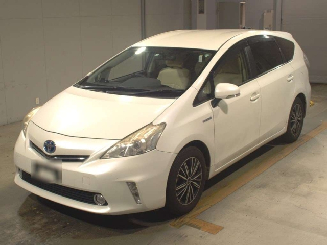 TOYOTA PRIUS ALPHA 2013