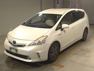 TOYOTA PRIUS ALPHA 2013