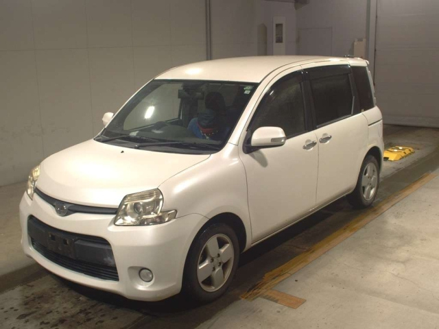 TOYOTA SIENTA 2014