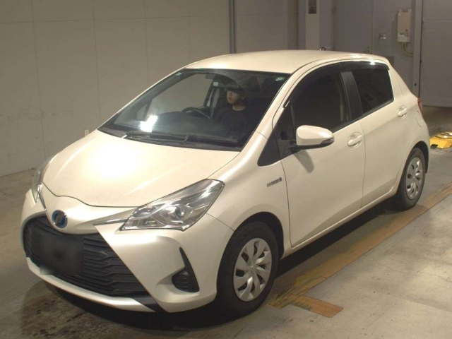 TOYOTA VITZ 2017