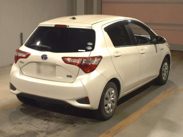TOYOTA VITZ 2017