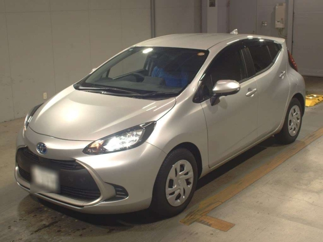 TOYOTA AQUA 2024