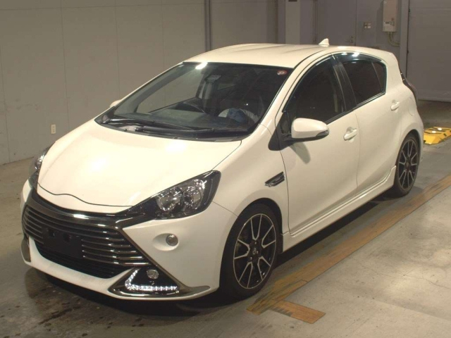 TOYOTA AQUA 2016