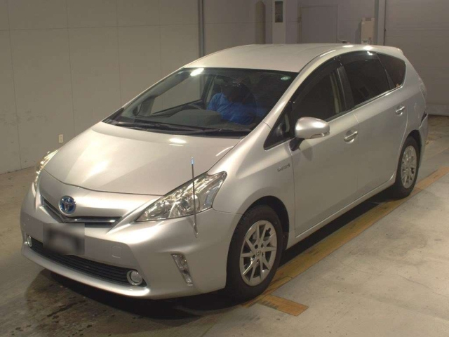 TOYOTA PRIUS ALPHA 2014