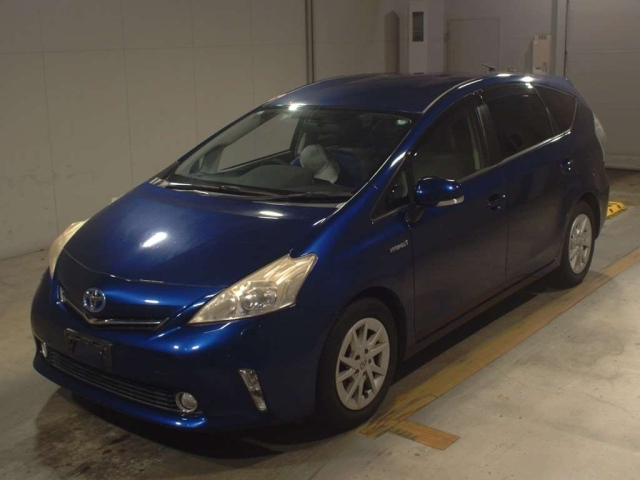 TOYOTA PRIUS ALPHA 2011