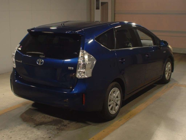 TOYOTA PRIUS ALPHA 2011