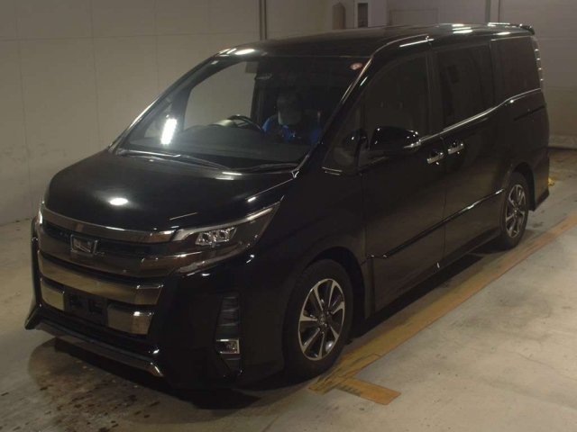 TOYOTA NOAH 2018