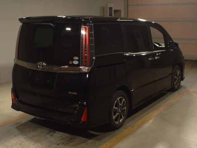 TOYOTA NOAH 2018