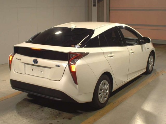 TOYOTA PRIUS 2016