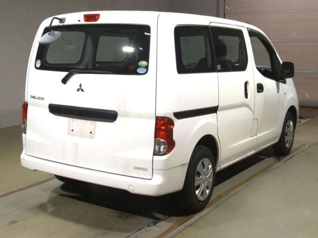 MITSUBISHI DELICA 2015