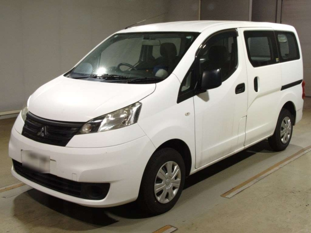 MITSUBISHI DELICA 2015