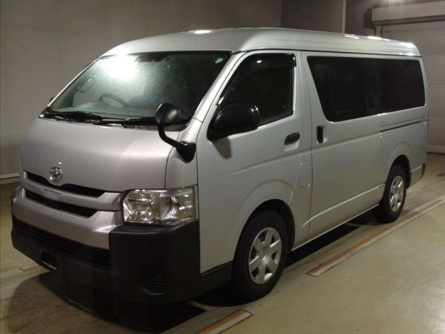 TOYOTA HIACE 2020